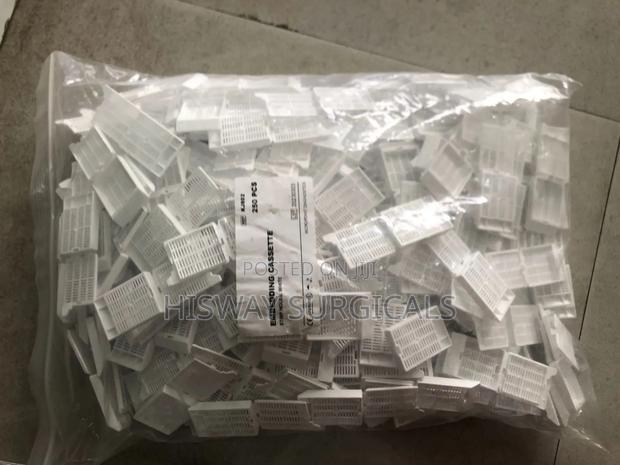 Embedding Cassette · Photo 3