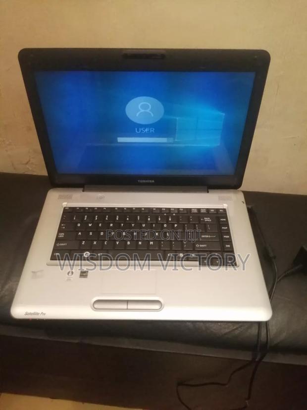 New Laptop Toshiba Satellite C850 4GB Intel HDD 250GB · Photo 4