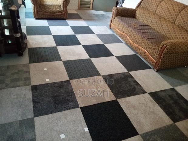Square Rubber-underpad Carpet · Photo 2