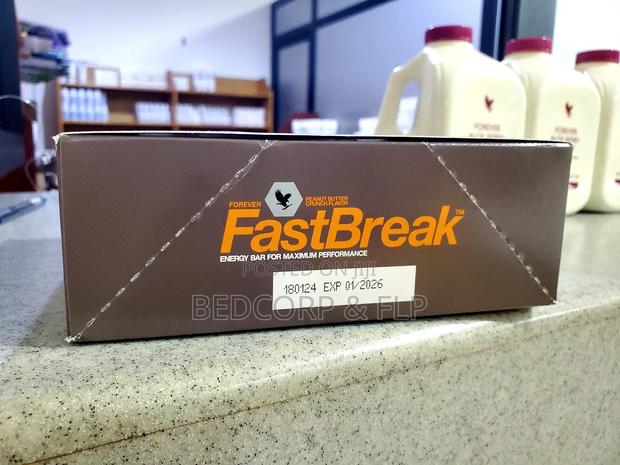 Peanut Butter Crunch Energy Performance Bar 12 · Photo 3