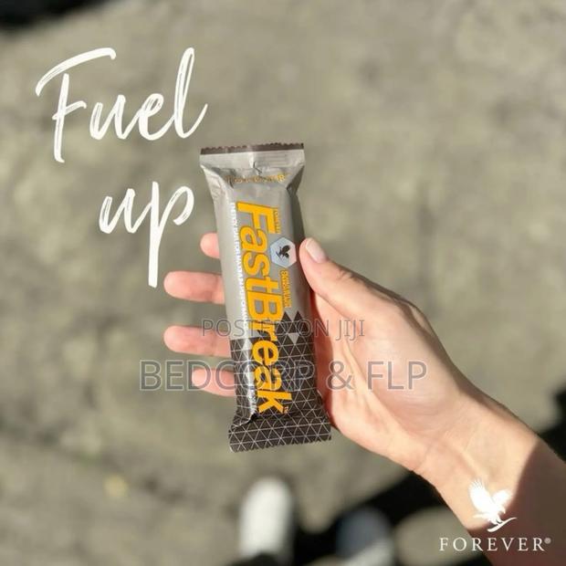 Peanut Butter Crunch Energy Performance Bar 12 · Photo 4