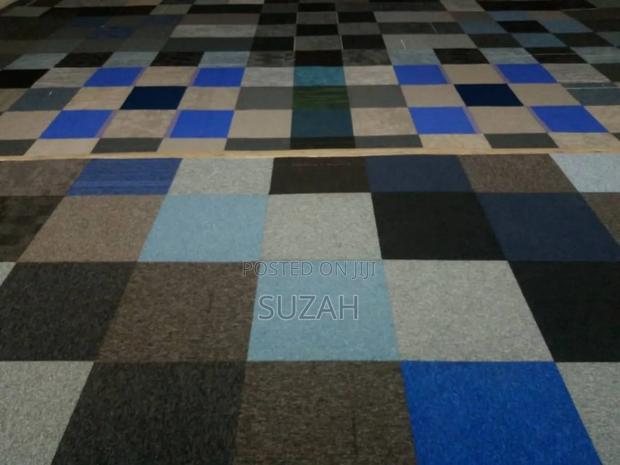 Square Polyvinyl-Backed Carpet · Photo 2