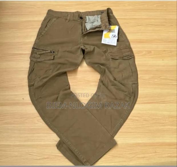 High Quality Cargo Pants Available in Stock · Photo 4