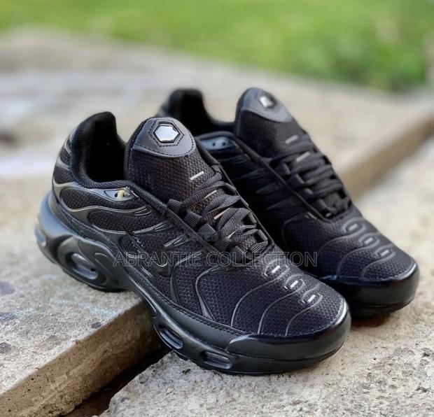 Nike Air Max TN Black · Photo 4
