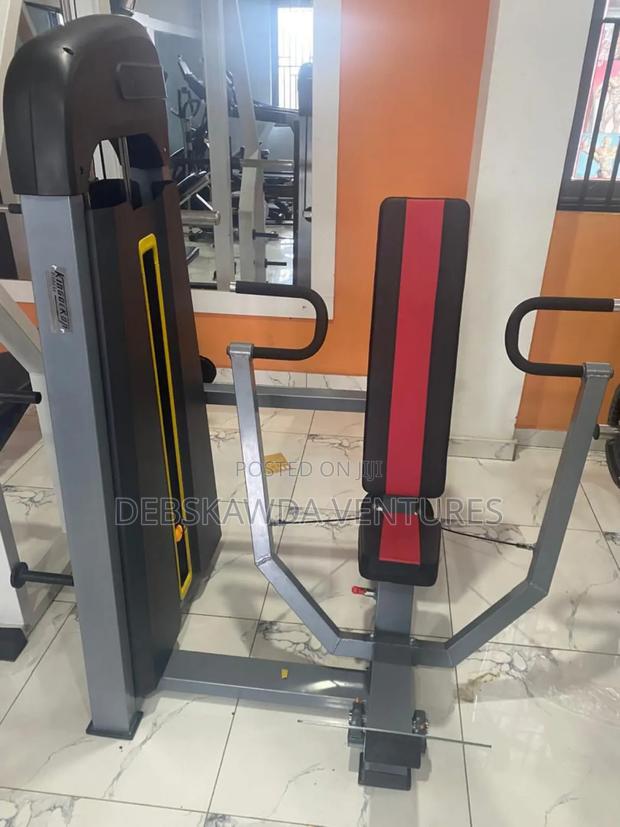 Chest Press Machine · Photo 4