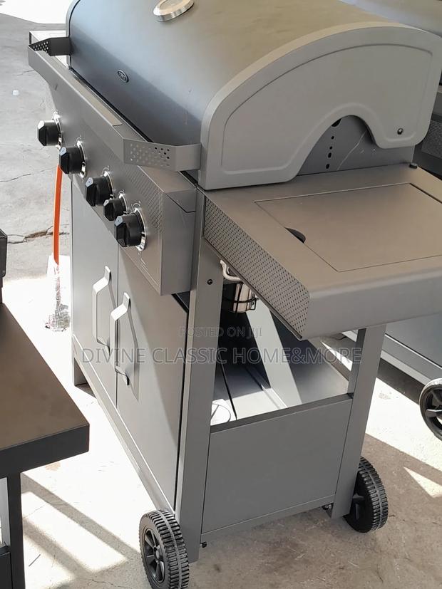 4 Burner Gas BBQ Grill · Photo 3