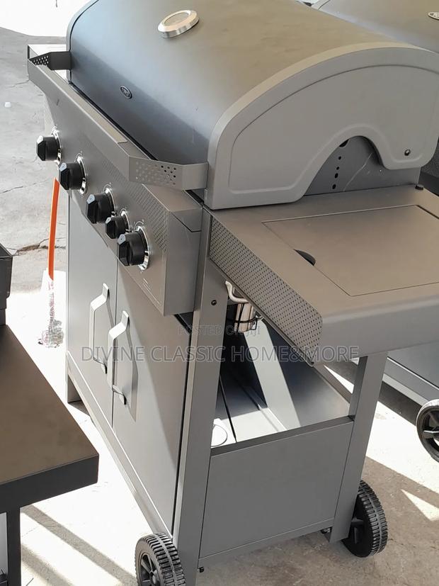 4 Burner Gas BBQ Grill · Photo 4