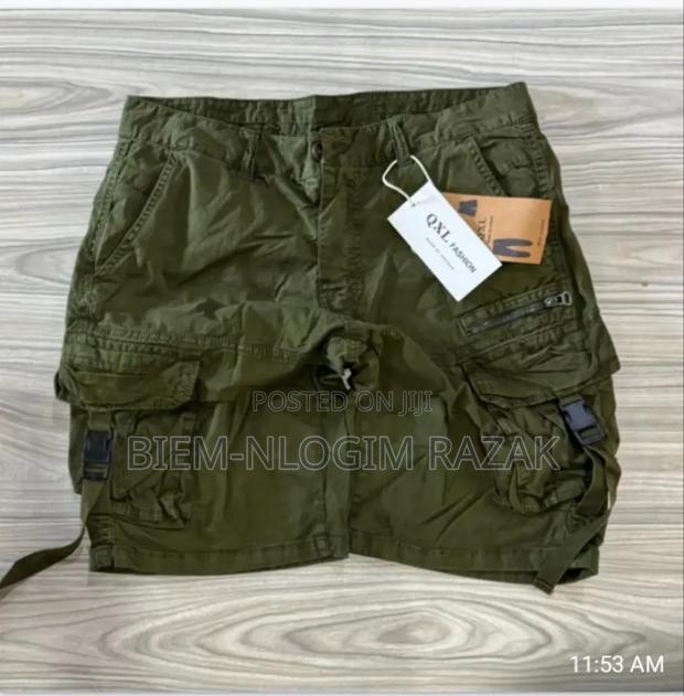 High Quality Cargo Short Pants Available in Stock