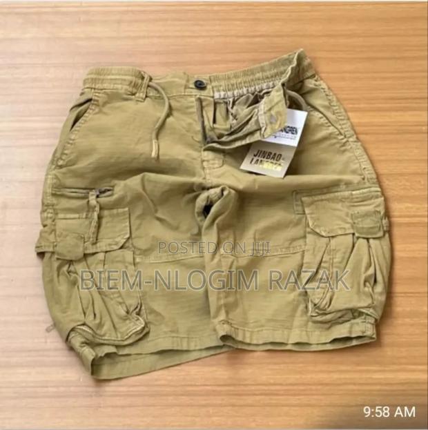 High Quality Cargo Short Pants Available in Stock