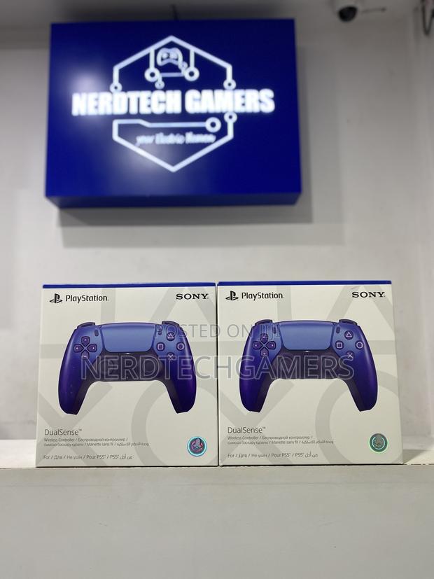 Ps5 DUALSENSE Controller Shiny Blue · Photo 2