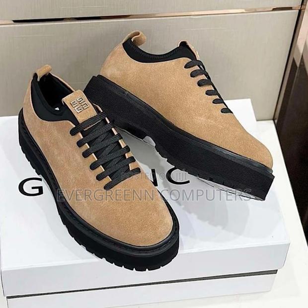 Classic Sneakers · Photo 3