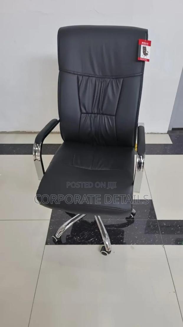 Swivel Chairs · Photo 1