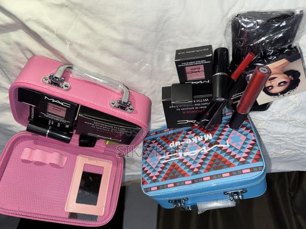 M.A.C Make Up Kit With Makeup Accessories photo 2