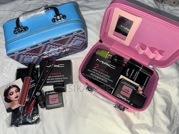 M.A.C Make Up Kit With Makeup Accessories photo 3