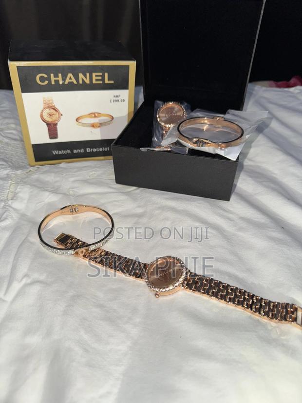 Original CHANEL Gift Box Including Watch and Bracelet photo 2