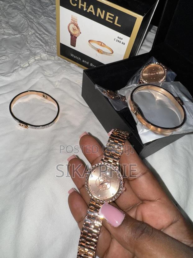 Original CHANEL Gift Box Including Watch and Bracelet photo 3