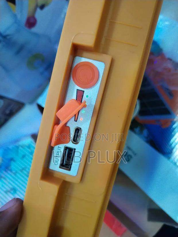 200W Solar Rechargeable LED Floodlight