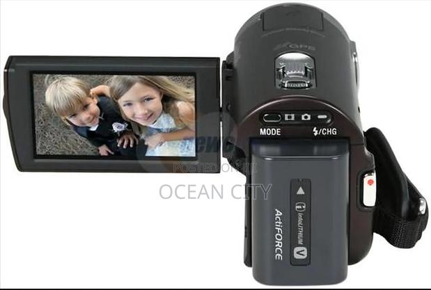 Light Used Sony Hd Camcorder 32gb. · Photo 4