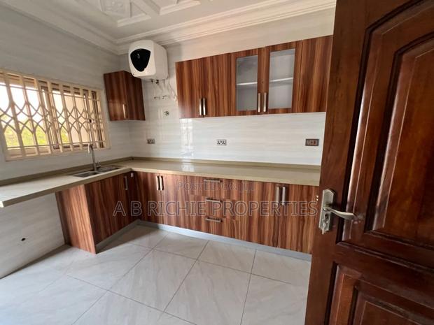 3bdrm Apartment in North Legon for rent · Photo 2
