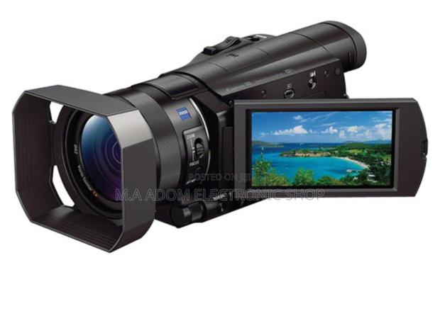 Sony HDR-CX900E: Capture Cinematic Moments · Photo 2