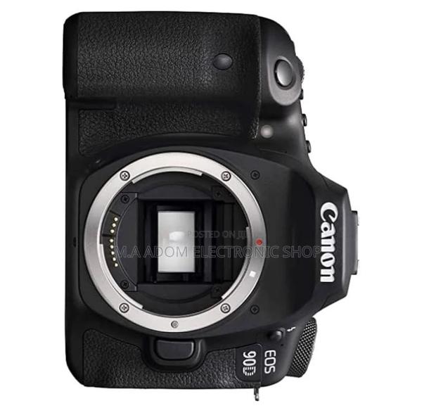 Canon EOS 90D: The Ultimate DSLR for Enthusiasts · Photo 2