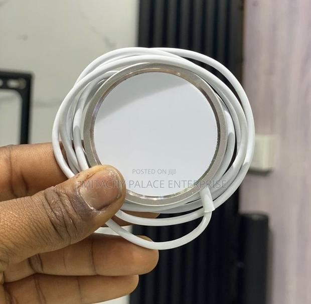 Apple Wireless Charger · Photo 2