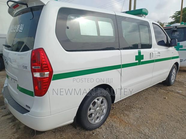 Hyundai Starex 2012 White