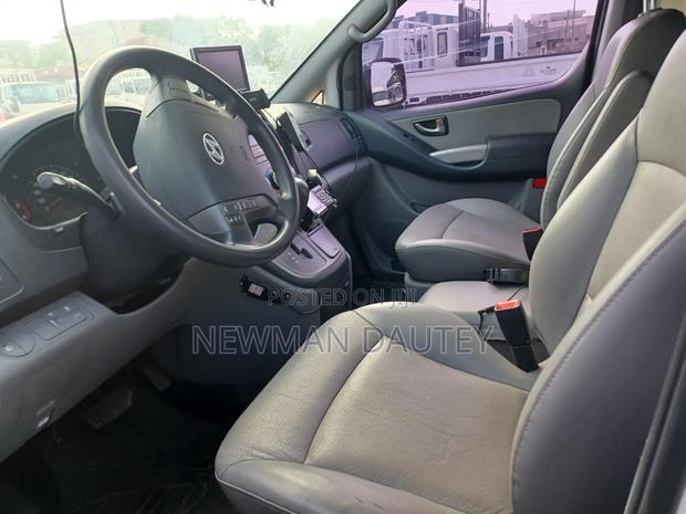 Hyundai Starex 2012 White