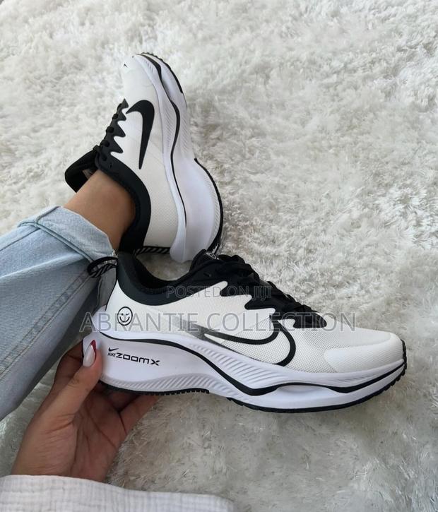 Nike Zoom X Smile Sneaker White/Black · Photo 4