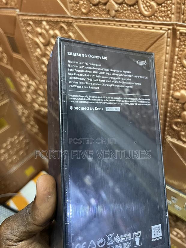 New Samsung Galaxy S10 128 GB Black photo 2