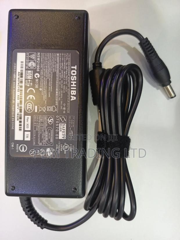 Original Toshiba Adapter 90W · Photo 2