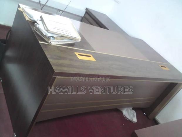 Executive L-Shape Table · Photo 2