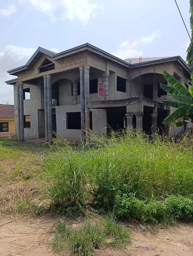 5bdrm House in Kings City Estate &, Dome for sale