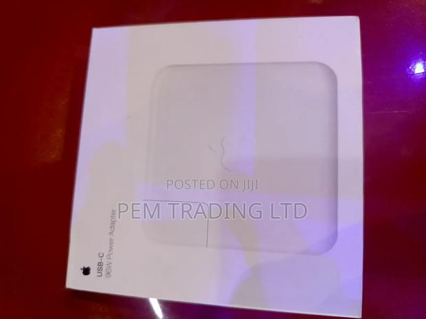 96w Usb-C Power Adapter · Photo 2