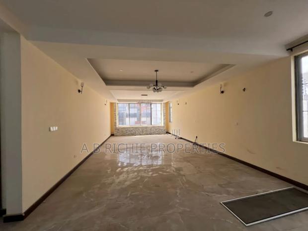 4bdrm Penthouse in Ab Richie Properties, East Legon for sale · Photo 3