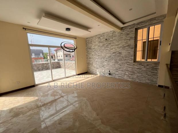 4bdrm Penthouse in Ab Richie Properties, East Legon for sale · Photo 4