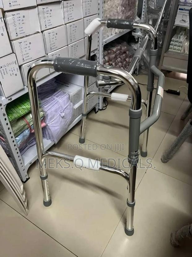 Walker Without Wheels ( Zimmer Frame) · Photo 4