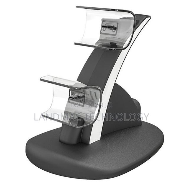 Dual USB Charging Stand for PS5 · Photo 4