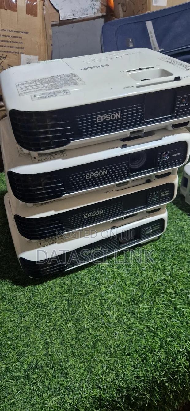 Brilliant Light Wireless Epson Projector