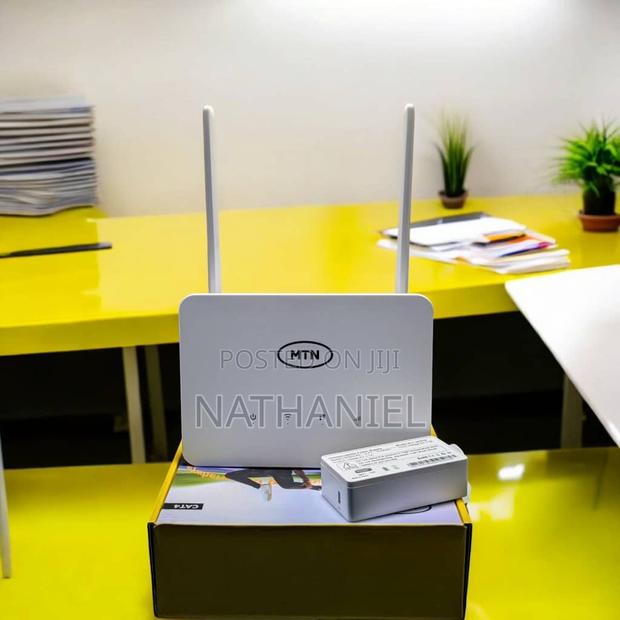 Universal 4G LTE Router · Photo 1