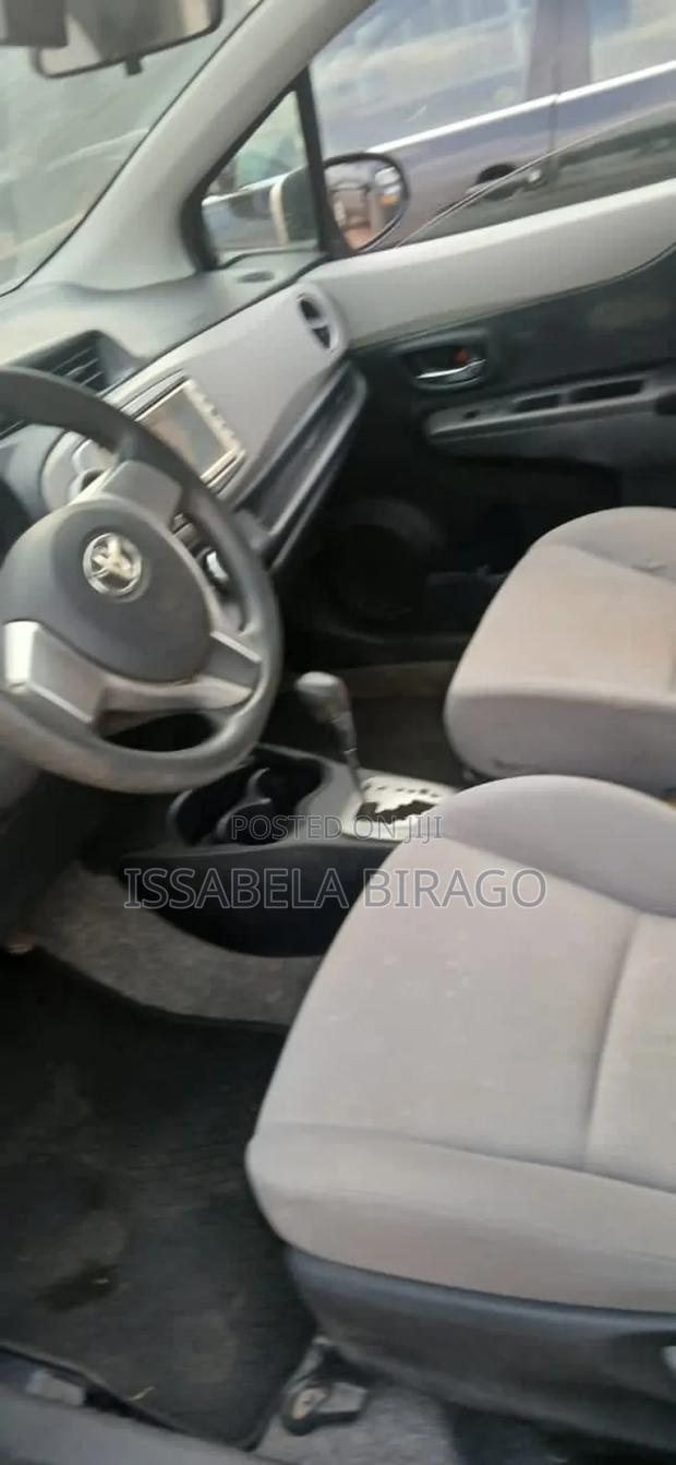 Toyota Vitz 2012 Silver