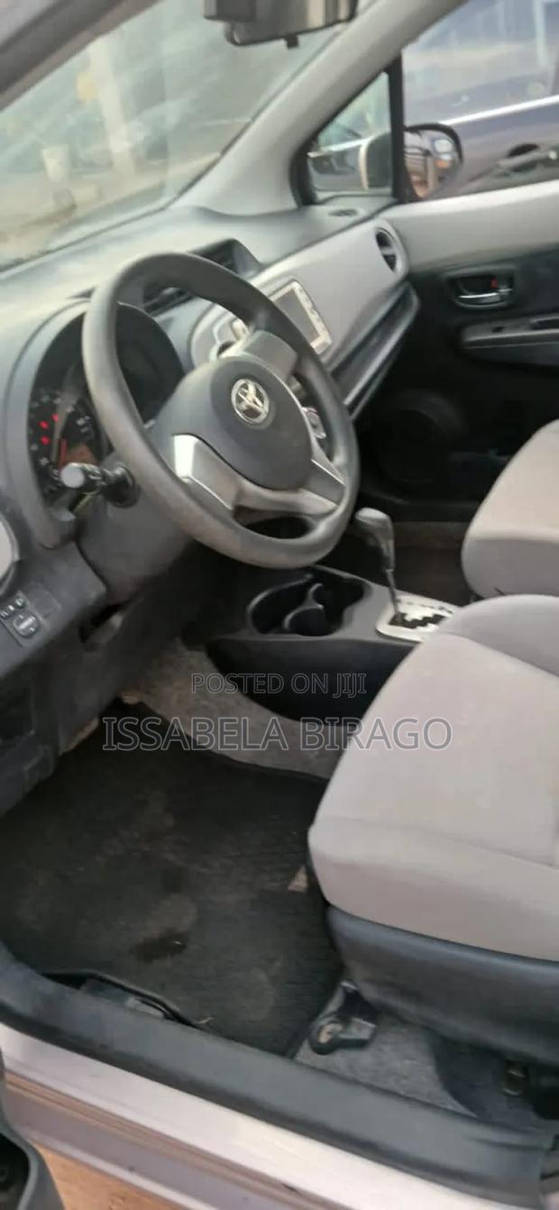 Toyota Vitz 2012 Silver