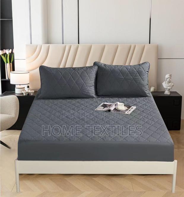 Charcoal Grey Mattress Protector for King and Queen Size Bed · Photo 2