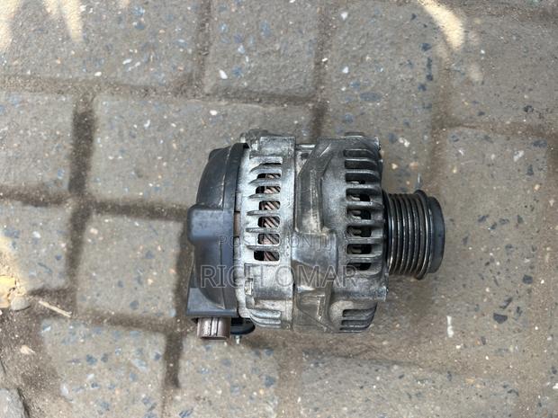Toyota Camry 2014 to 2019 Alternator photo 2