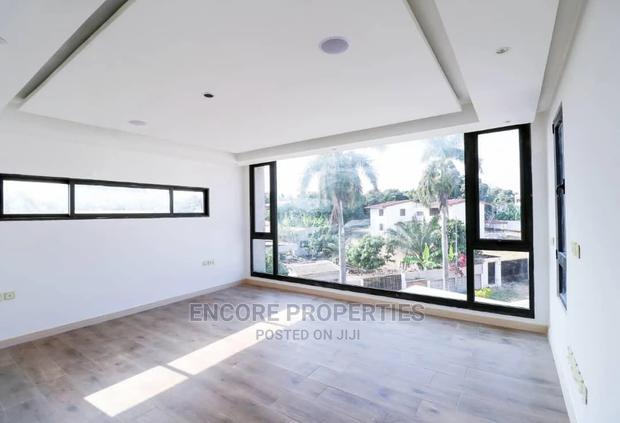 4 Bedroom Townhouse at Cantonment · Photo 2