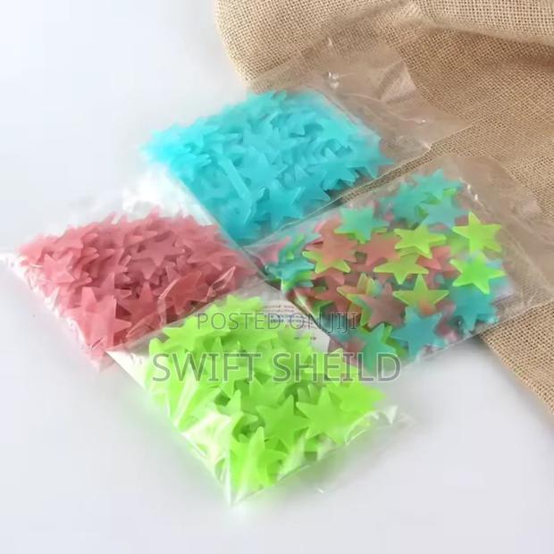 100 Peices Star Glow In Dark Stickers · Photo 4