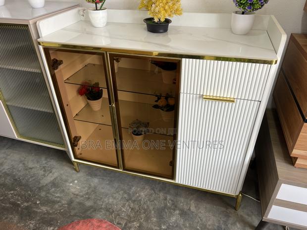 Room Console With Interior Light · Photo 3