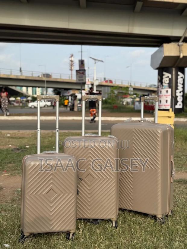 3 in 1 Quality Anticrake Luggages/Travel Bags · Photo 3