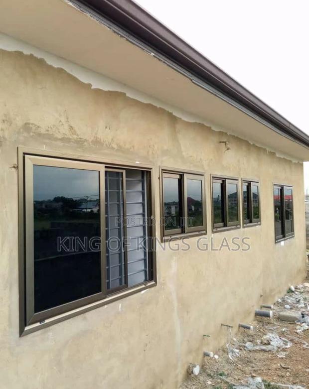 Ks50 Sliding Window · Photo 2