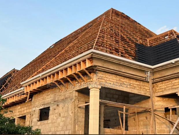Woodwork Structure and Concrete Parapet · Photo 3